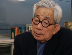 Novel Puitis Kenzaburo Oe